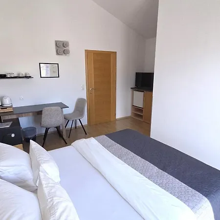 Rooms-sobe Haus Magdalena Krk بيت ضيافة كرك