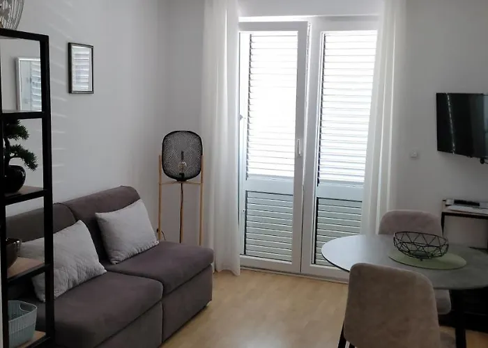 Rooms-sobe Haus Magdalena Krk Konukevi Krk Town